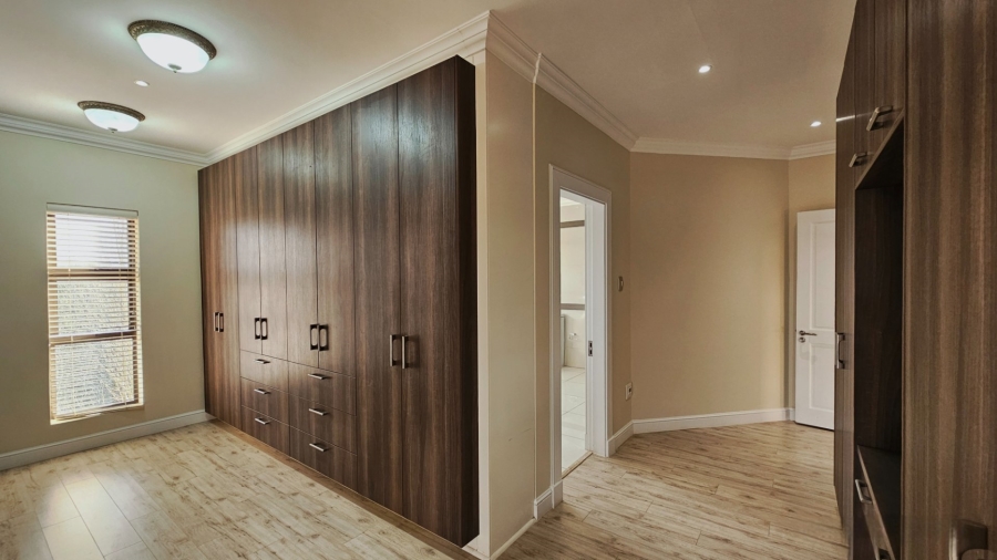 5 Bedroom Property for Sale in Kiepersol Free State